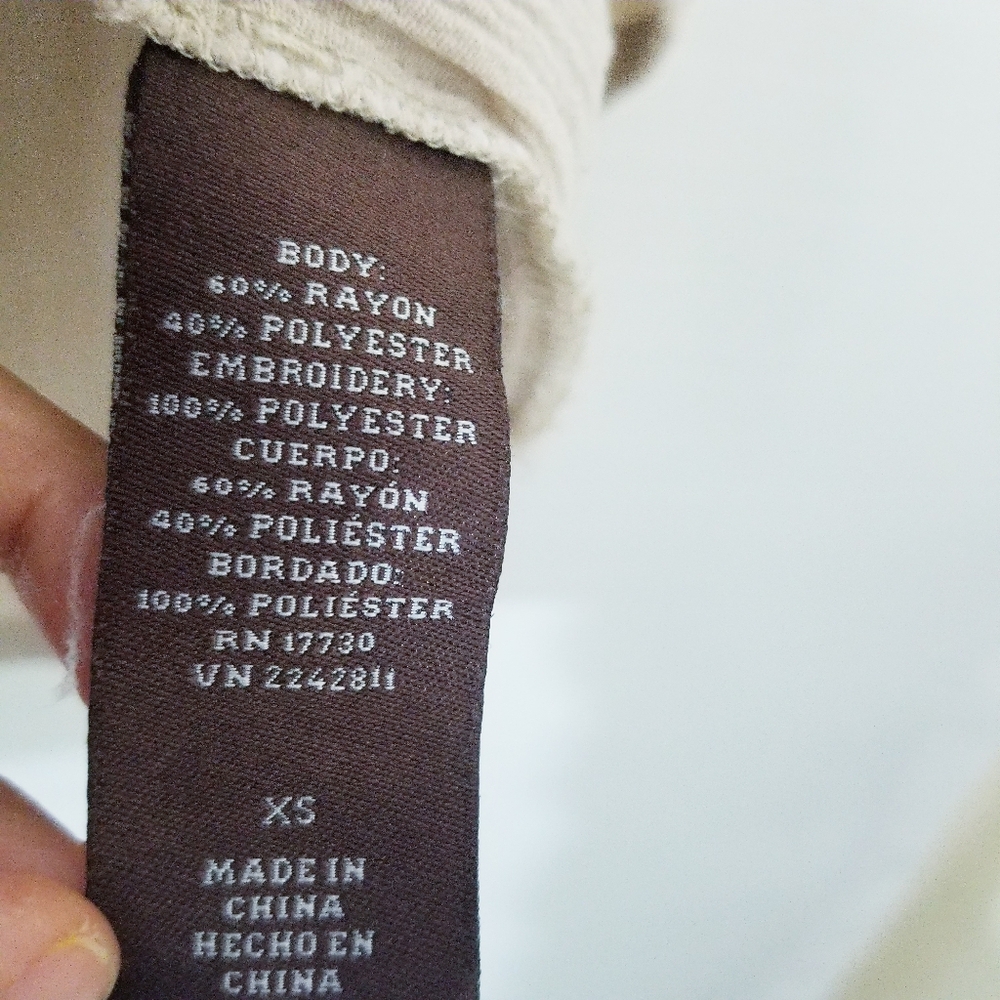 cute embroidery top - Picture 4 of 6